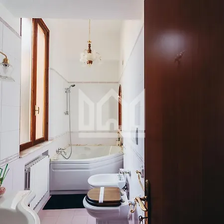 Gold Palace ***** Aparthotel 4*