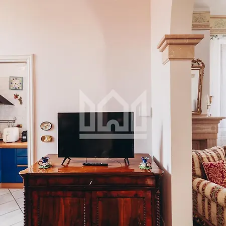 Gold Palace ***** Aparthotel 4*