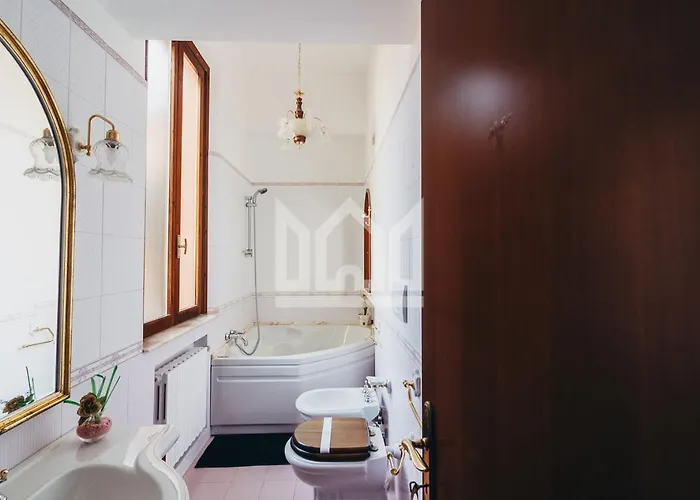 Gold Palace ***** Aparthotel 4*