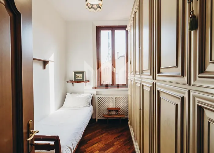 Gold Palace ***** Ferrara